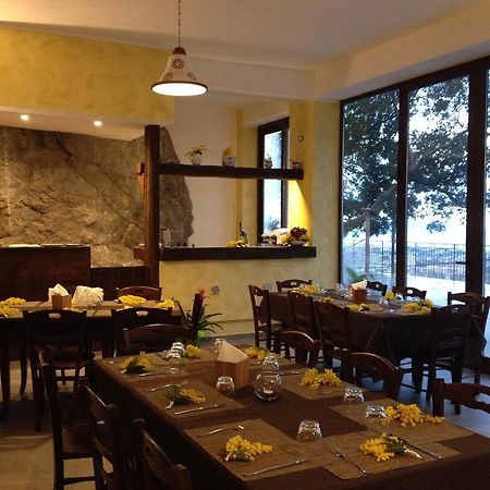 מונריאלה Locanda Del Drago מראה חיצוני תמונה
