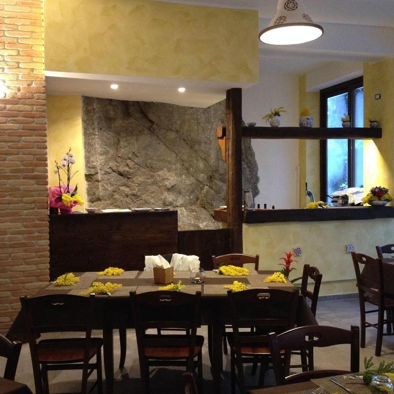 מונריאלה Locanda Del Drago מראה חיצוני תמונה