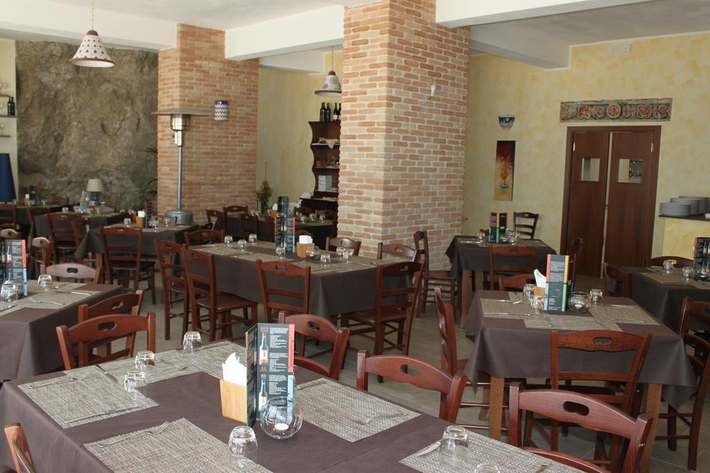 מונריאלה Locanda Del Drago מראה חיצוני תמונה