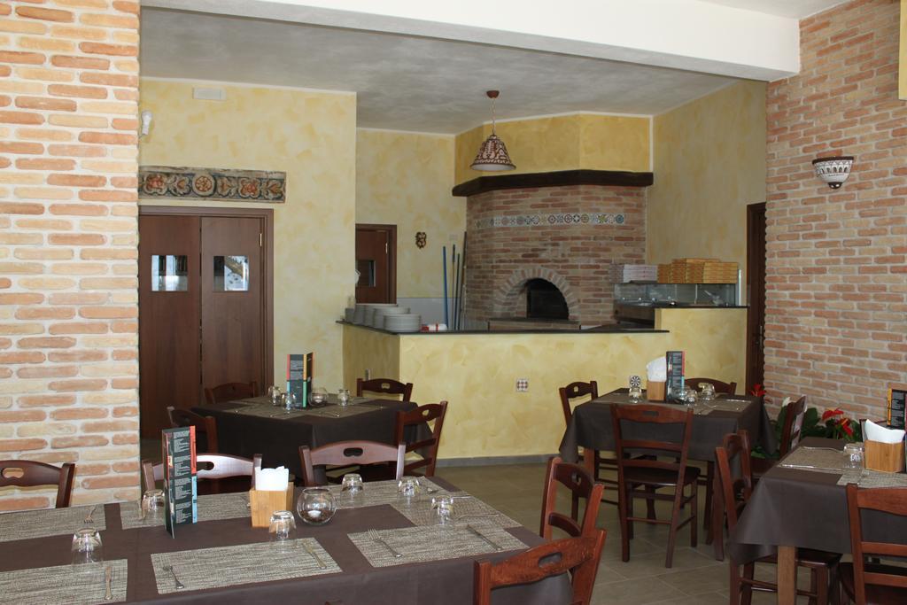 מונריאלה Locanda Del Drago מראה חיצוני תמונה
