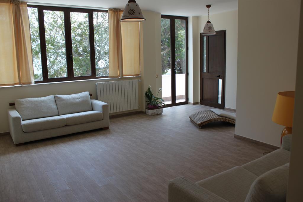 מונריאלה Locanda Del Drago מראה חיצוני תמונה